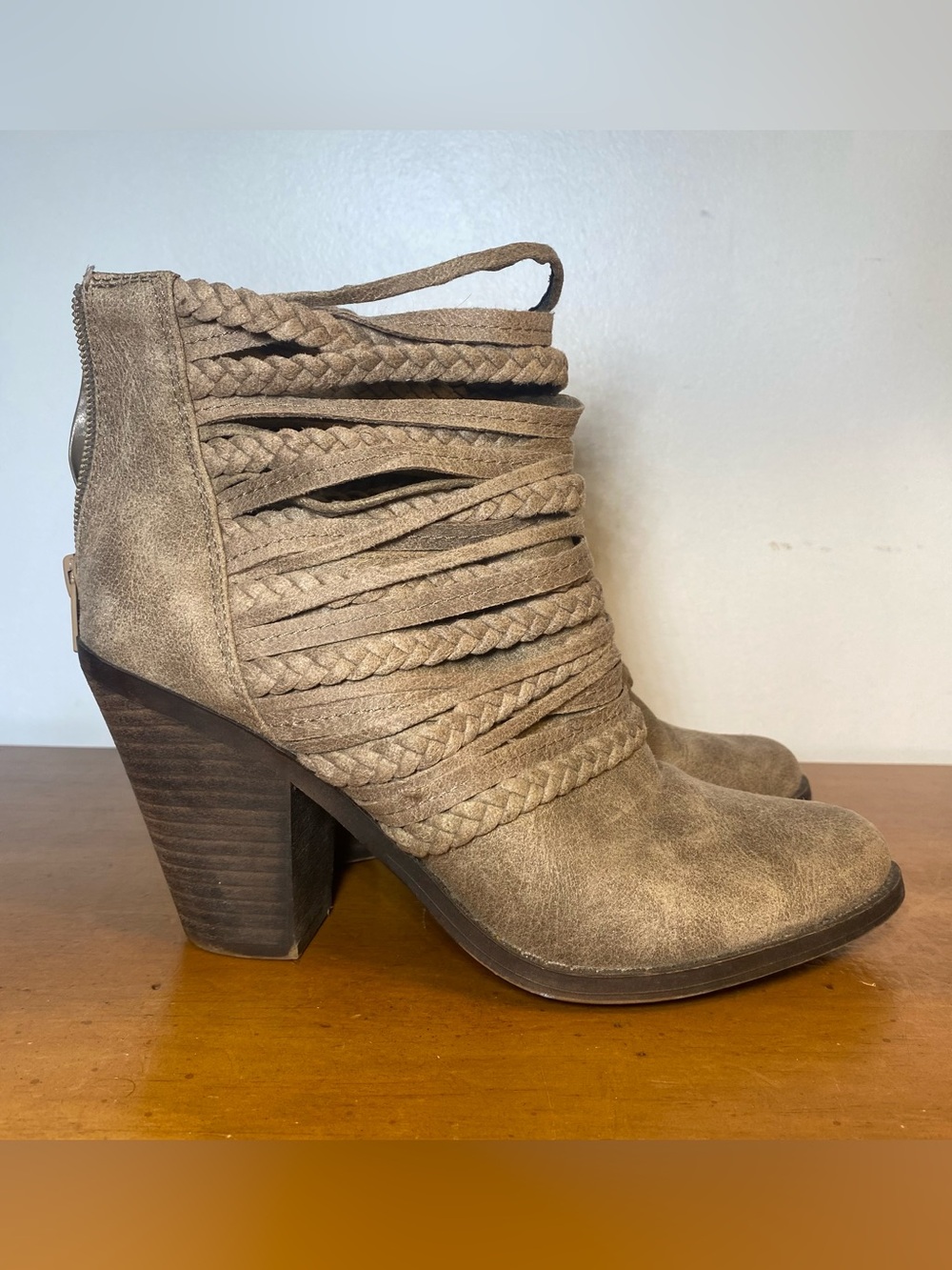 Fergalicious Women's 7.5 Fergie Taupe Gray Woven Strappy Ankle Booties Boots